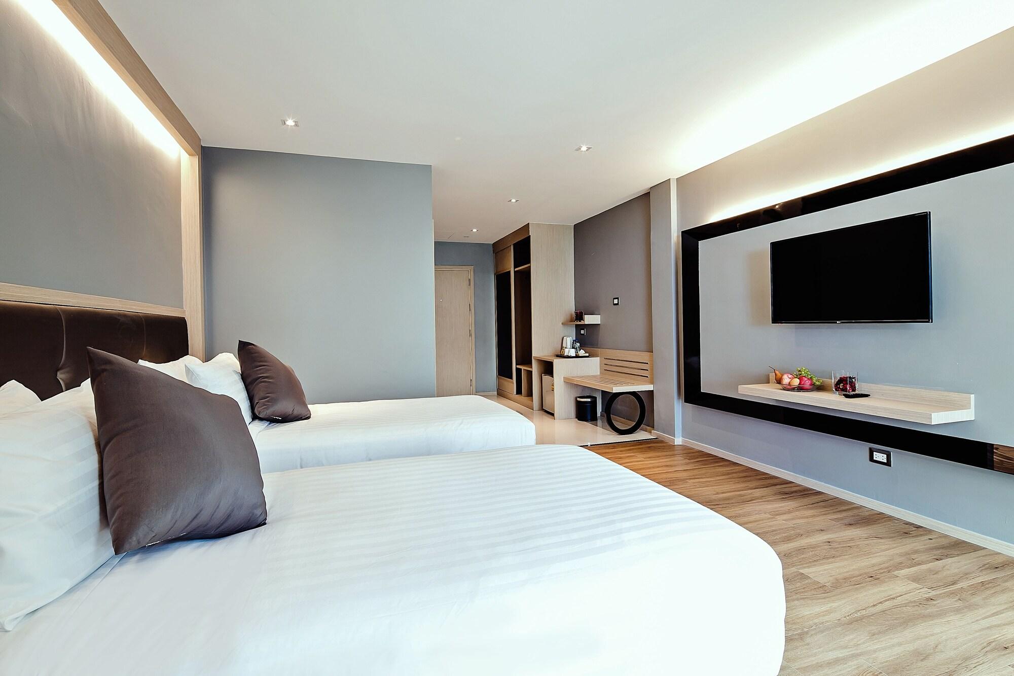 Three Sukhumvit Hotel - Sha Plus Certified Bangkok Exterior photo