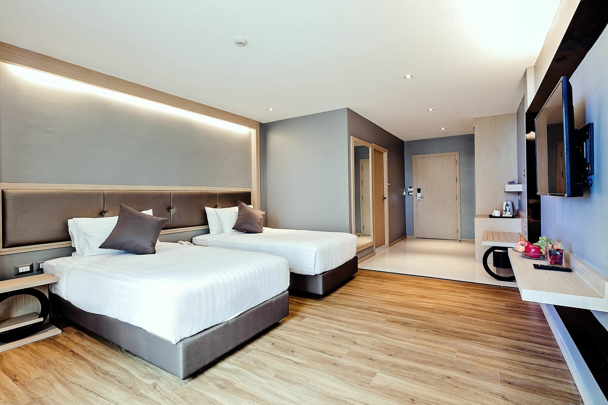 Three Sukhumvit Hotel - Sha Plus Certified Bangkok Exterior photo