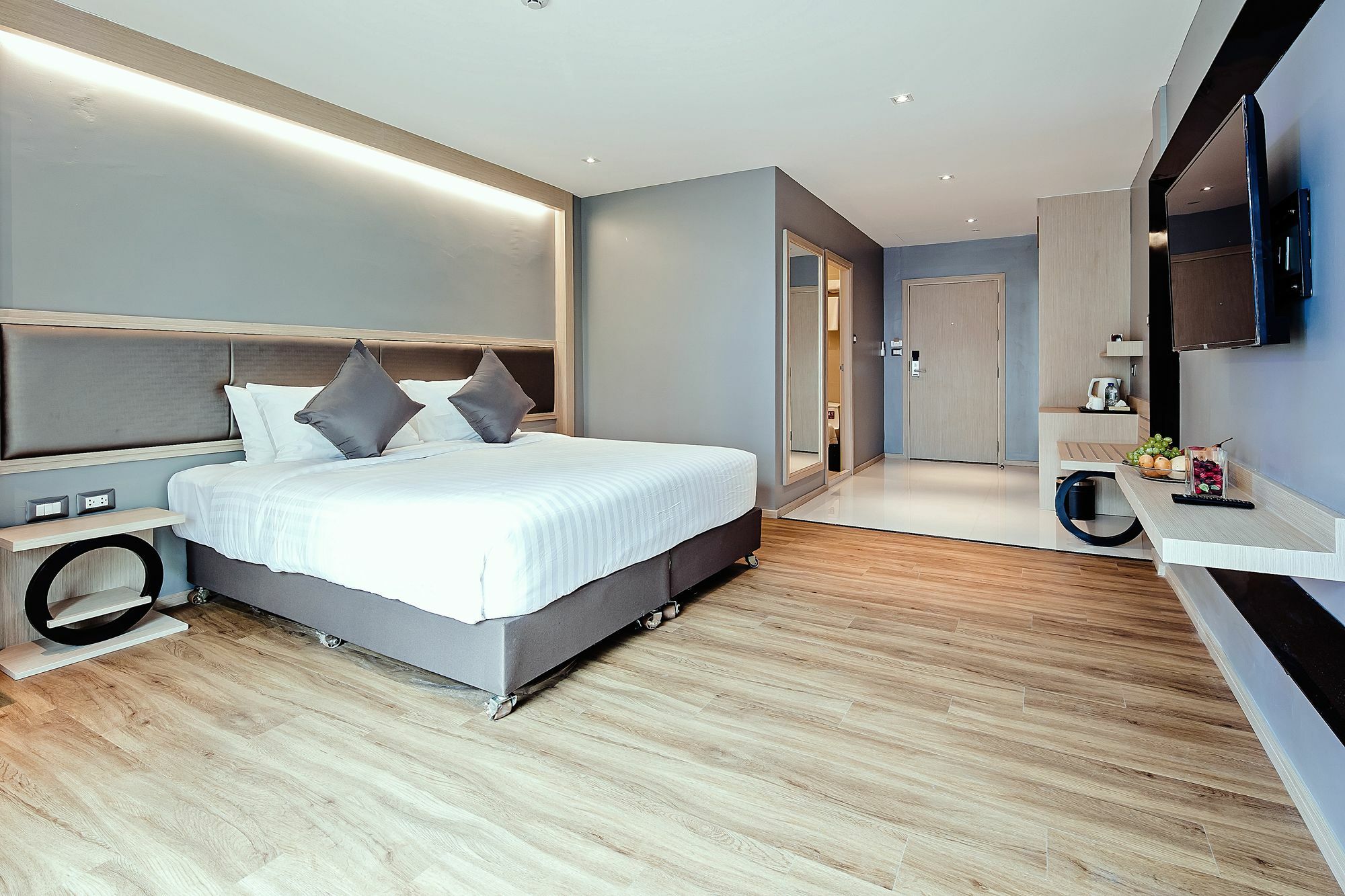 Three Sukhumvit Hotel - Sha Plus Certified Bangkok Exterior photo